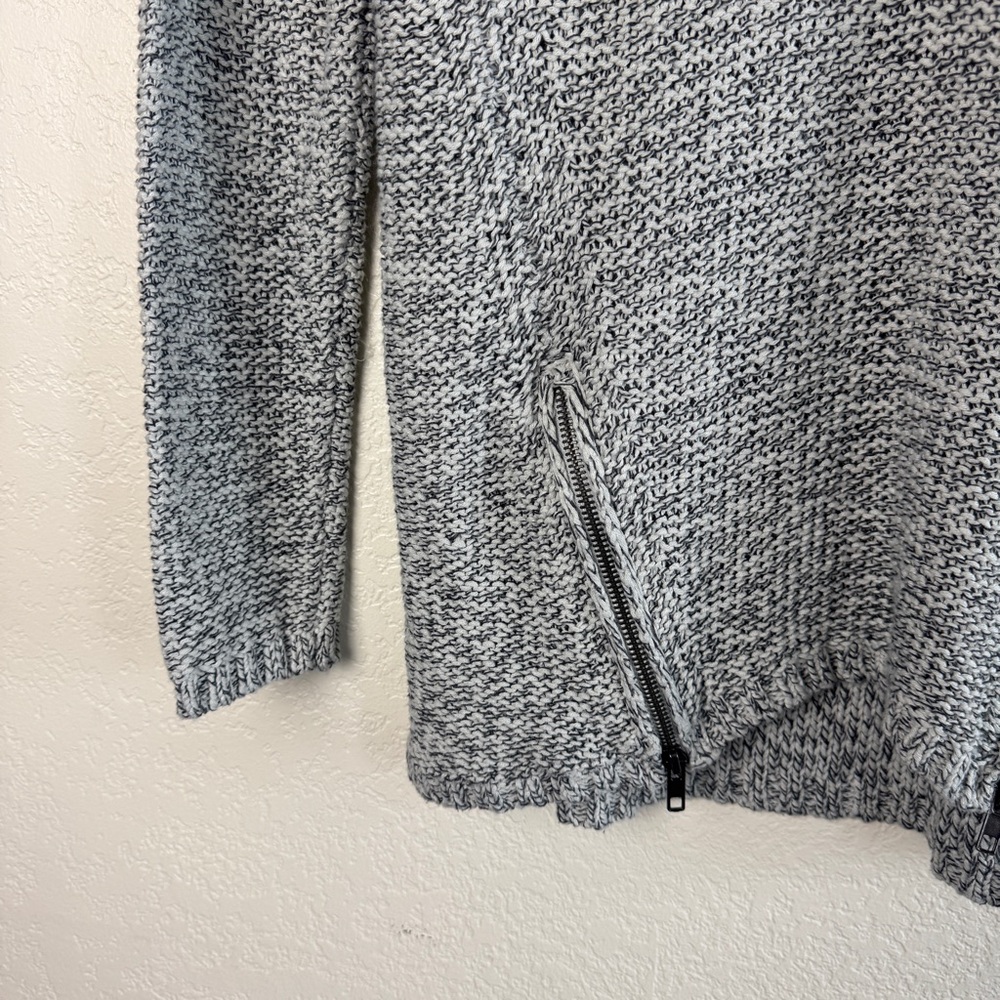 Design Lab Lord & Taylor Gray Knit Sweater - Picture 5 of 7